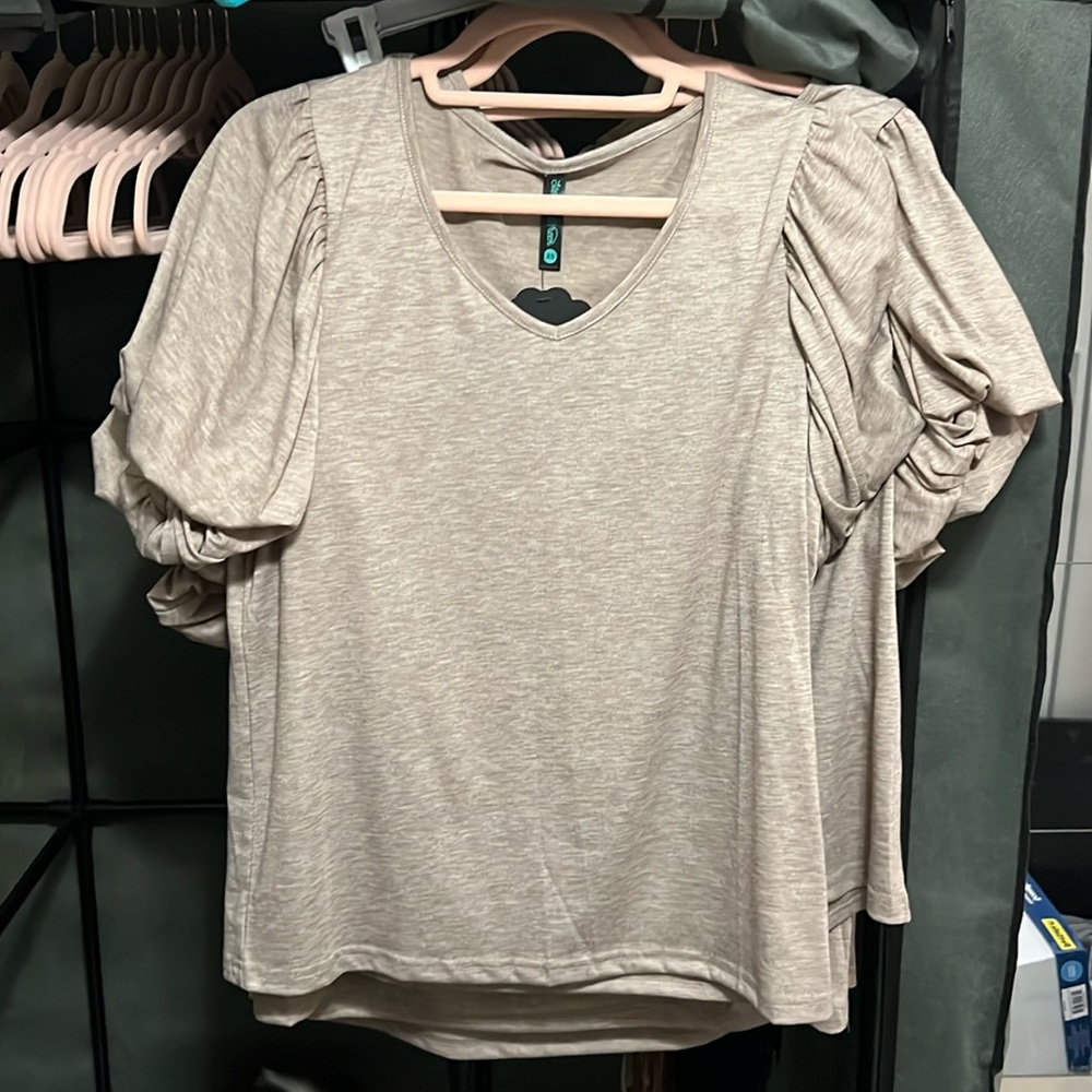Puff sleeve shirt